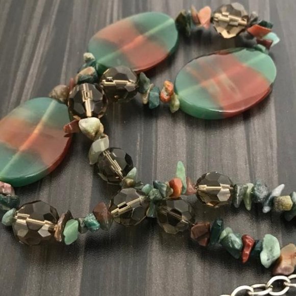 Green & Red Agate Bead Statement Necklace - Picture 5 of 6